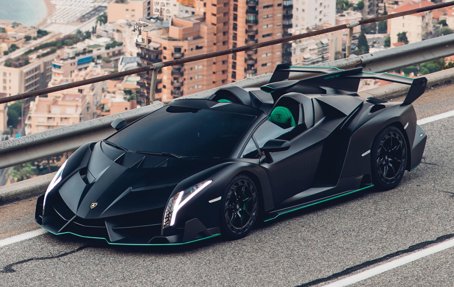 Mobil terlangka di dunia Lamborghini Veneno Coupe (5 unit) (Alex Penfold/ M Sothebys)