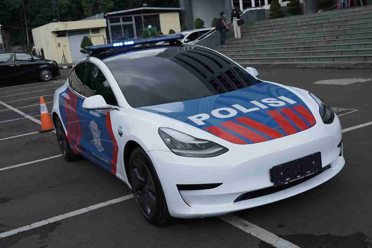 Mobil listrik polisi Tesla Model 3