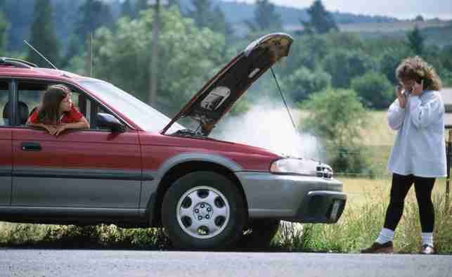Ilustrasi mobil mogok karena overheat