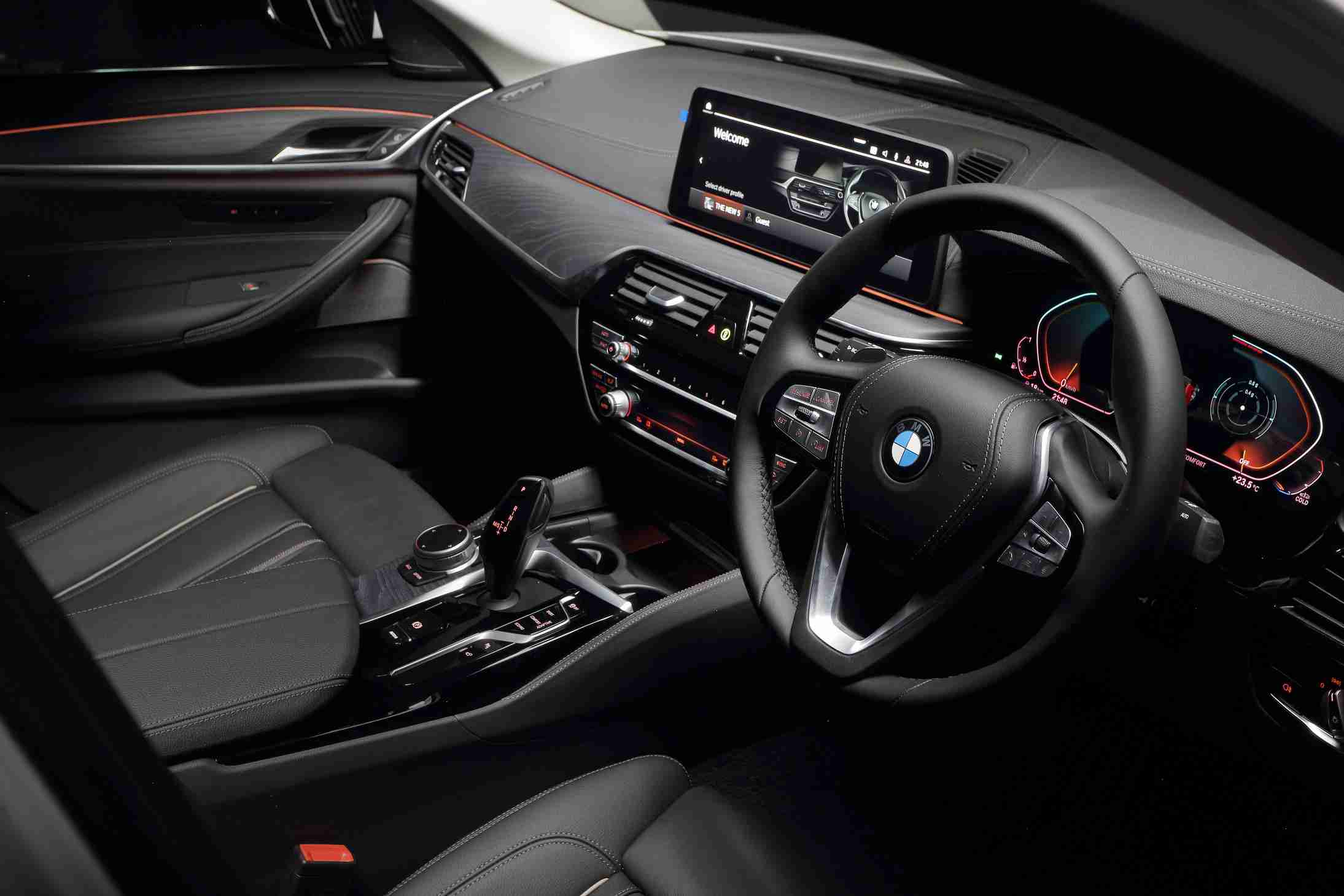 BMW 530i Opulence kabin
