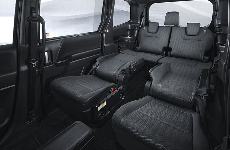 Toyota Voxy Captain Seat Flexible Seat Arrangement
