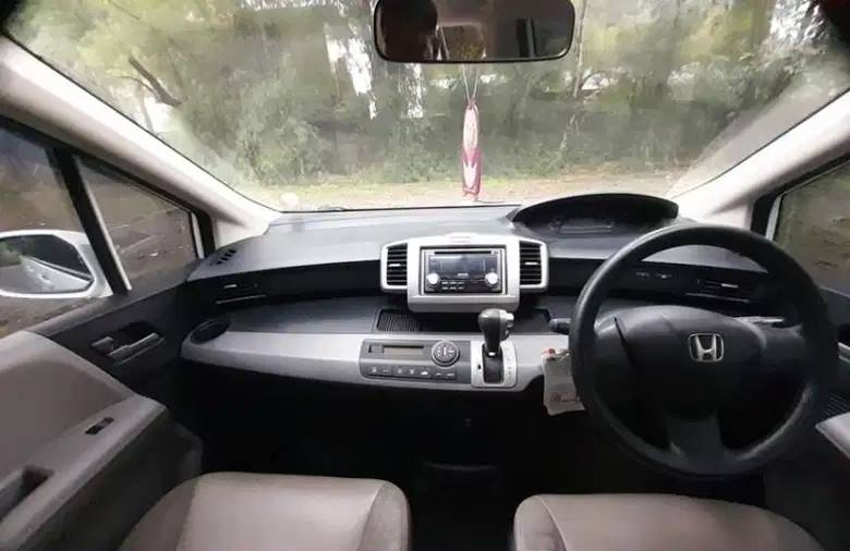 Interior dalam mobil honda freed