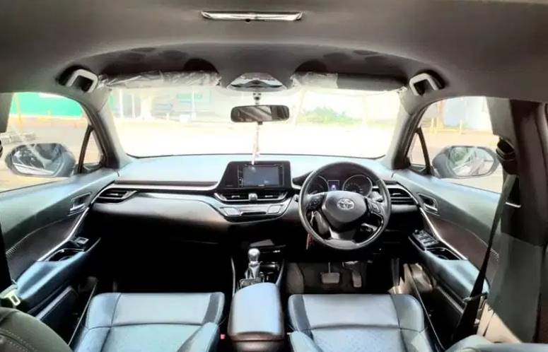 Interior dalam mobil hybrid