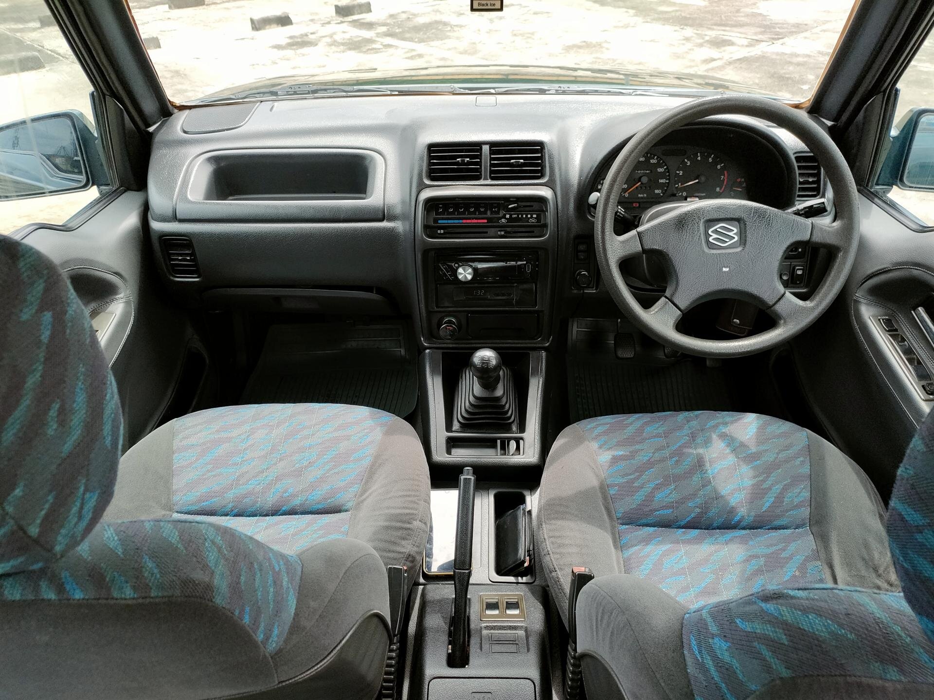 Interior mobil Suzuki Escudo