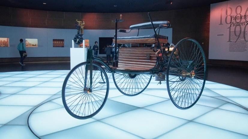 Mobil buatan pertama Mercedez Benz